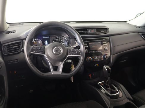 Used 2017 Nissan Rogue S w/ Appearance Package FWD image 2