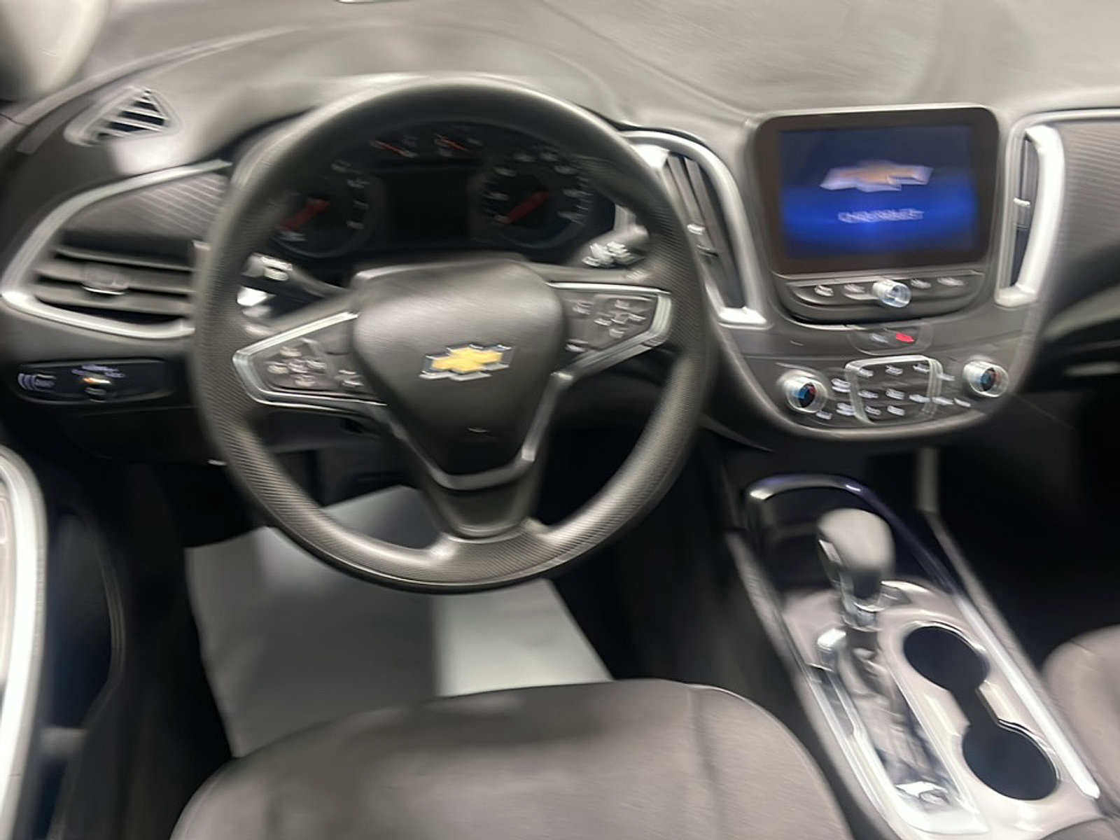 Used 2025 Chevrolet Malibu LT FWD image 3