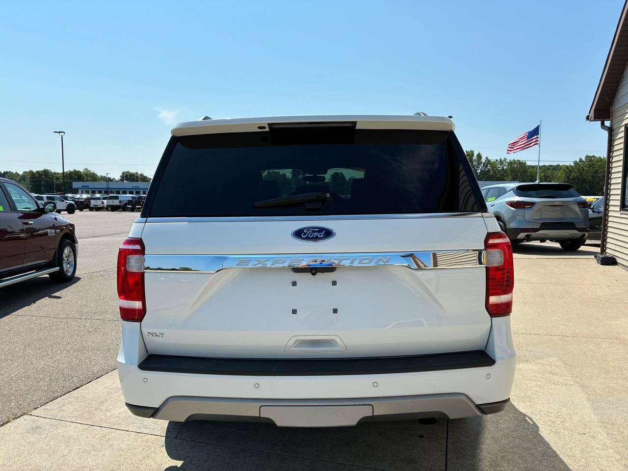 Used 2020 Ford Expedition XLT w/ Equipment Group 202A AWD/4WD image 6