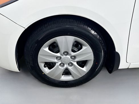 Used 2017 Kia Forte LX image 36