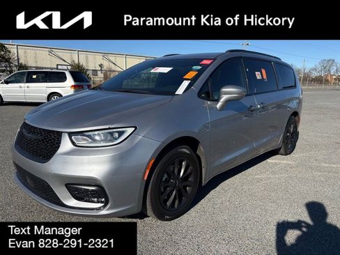 Used 2021 Chrysler Pacifica Touring-L w/ S Appearance Package image 6