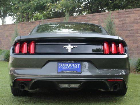 Used 2017 Ford Mustang Coupe RWD image 7