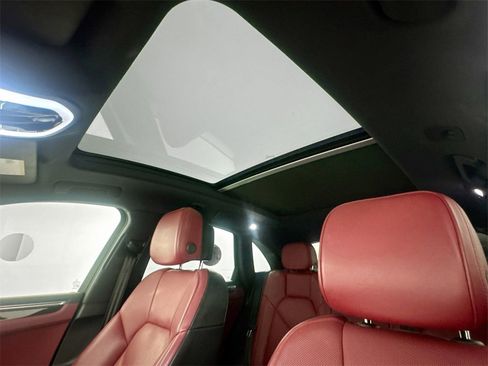 Used 2024 Porsche Macan image 19