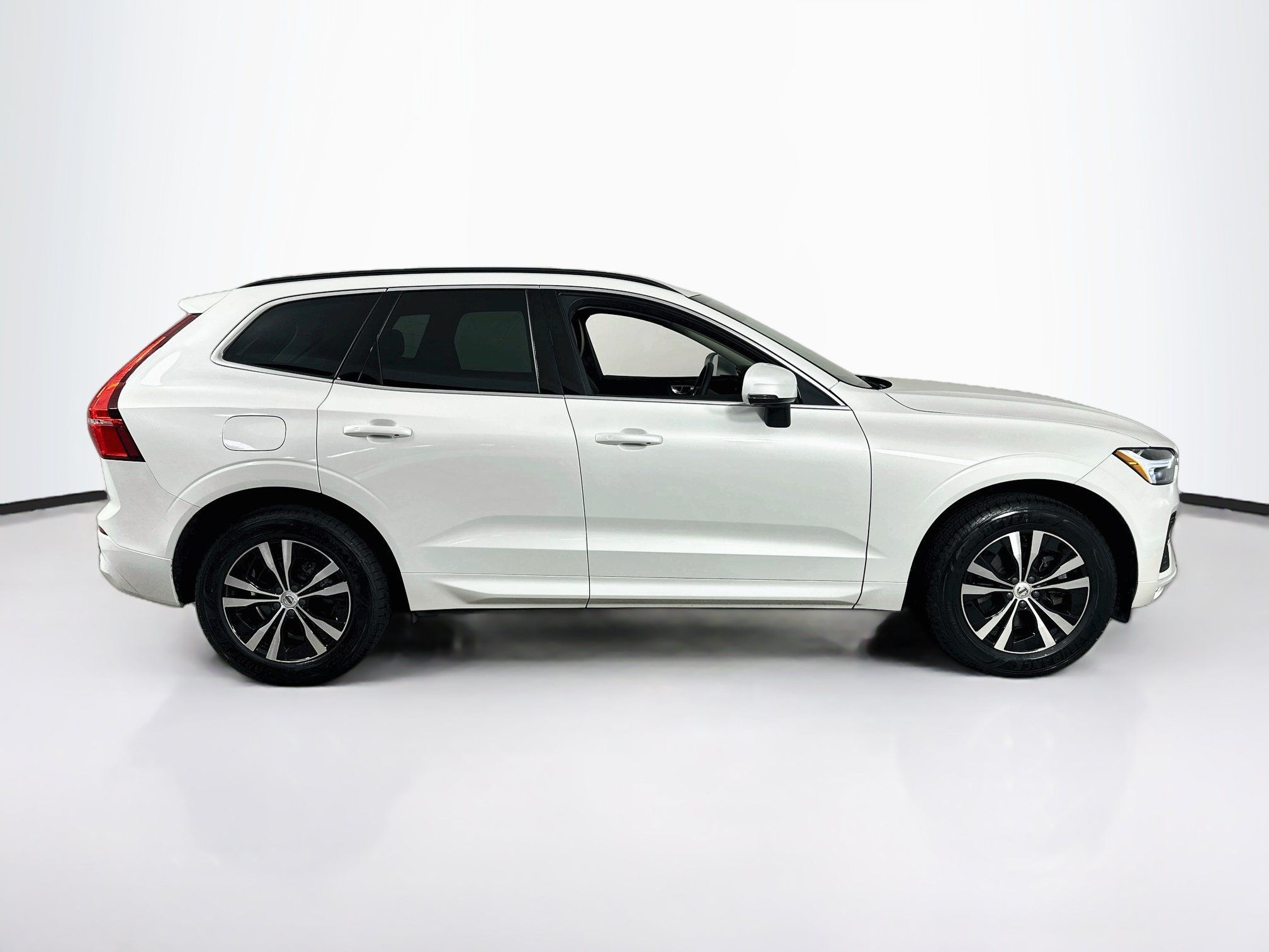 Used 2023 Volvo XC60 B5 Core w/ Protection Package AWD/4WD image 4
