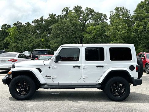 Used 2022 Jeep Wrangler Unlimited Sahara AWD/4WD image 12