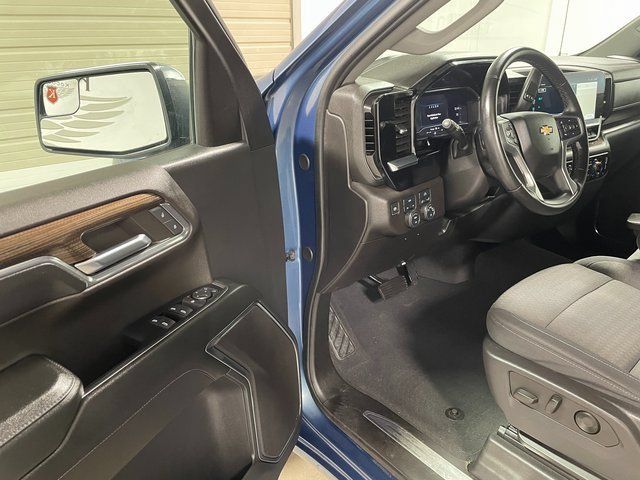 Used 2024 Chevrolet Silverado 1500 LT AWD/4WD image 10