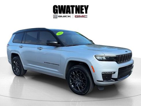 Used 2023 Jeep Grand Cherokee L Summit w/ Advanced Protech Group IV AWD/4WD image 3