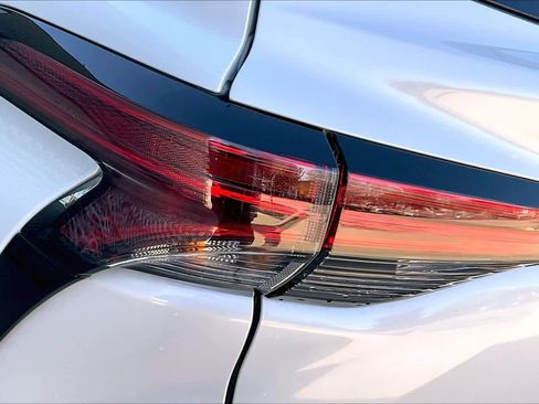 Used 2022 Toyota Sienna XLE image 27