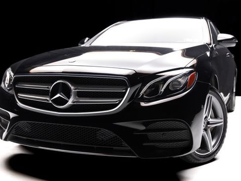 Used 2018 Mercedes-Benz E 300 4MATIC w/ Premium 1 Package image 18