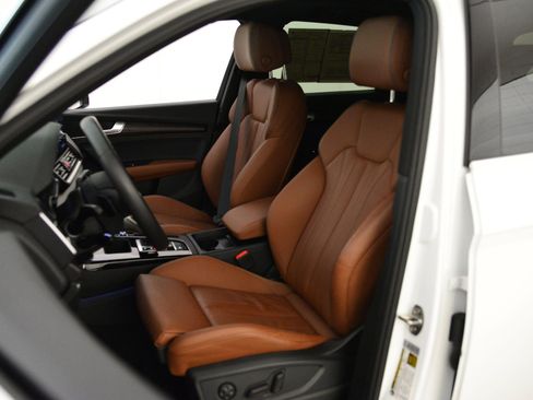 Certified 2025 Audi Q5 e Premium image 4