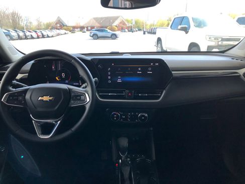 Used 2024 Chevrolet TrailBlazer LT w/ Convenience Package FWD image 17