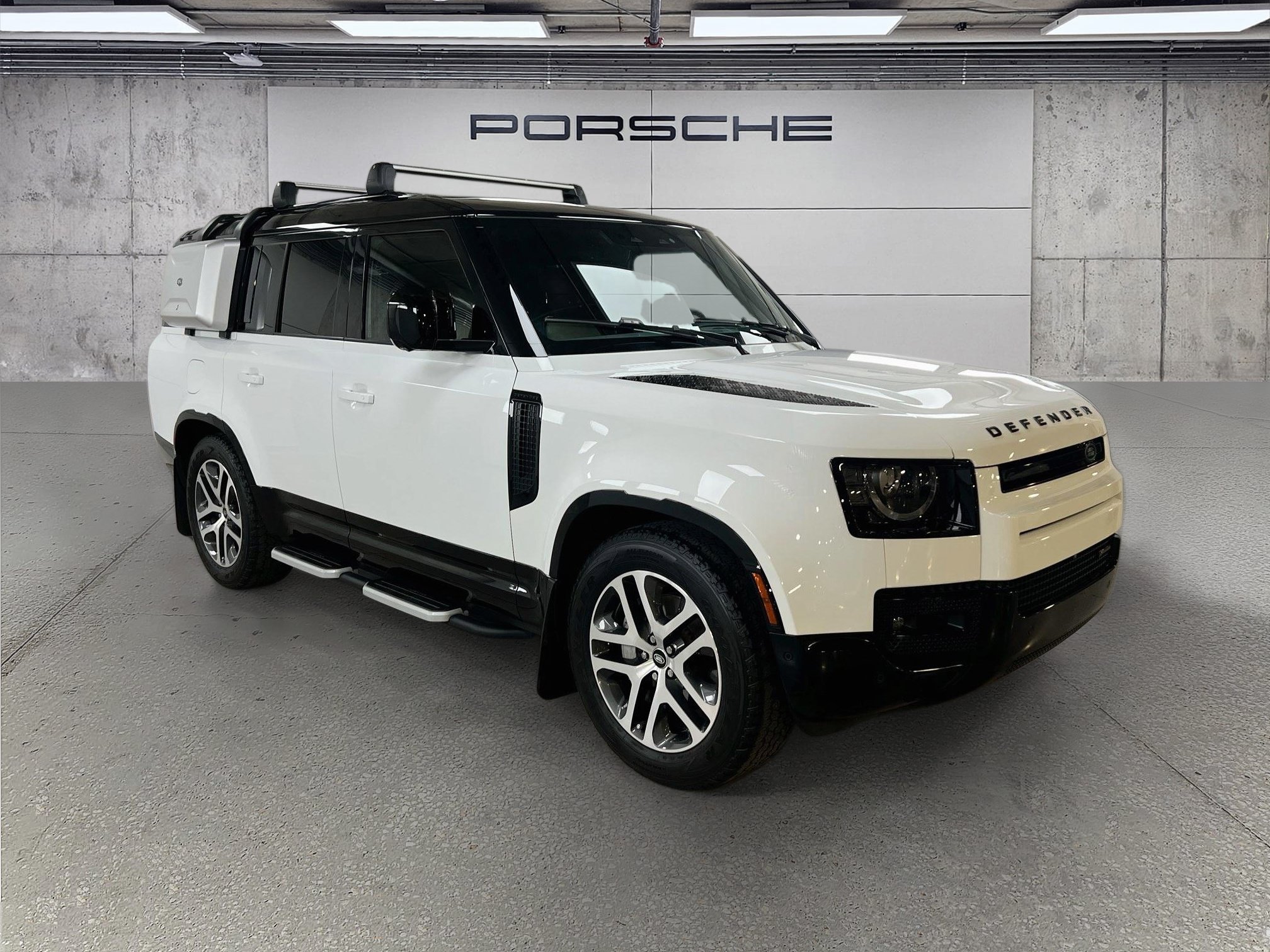 Used 2023 Land Rover Defender 130 X-Dynamic SE AWD/4WD image 7
