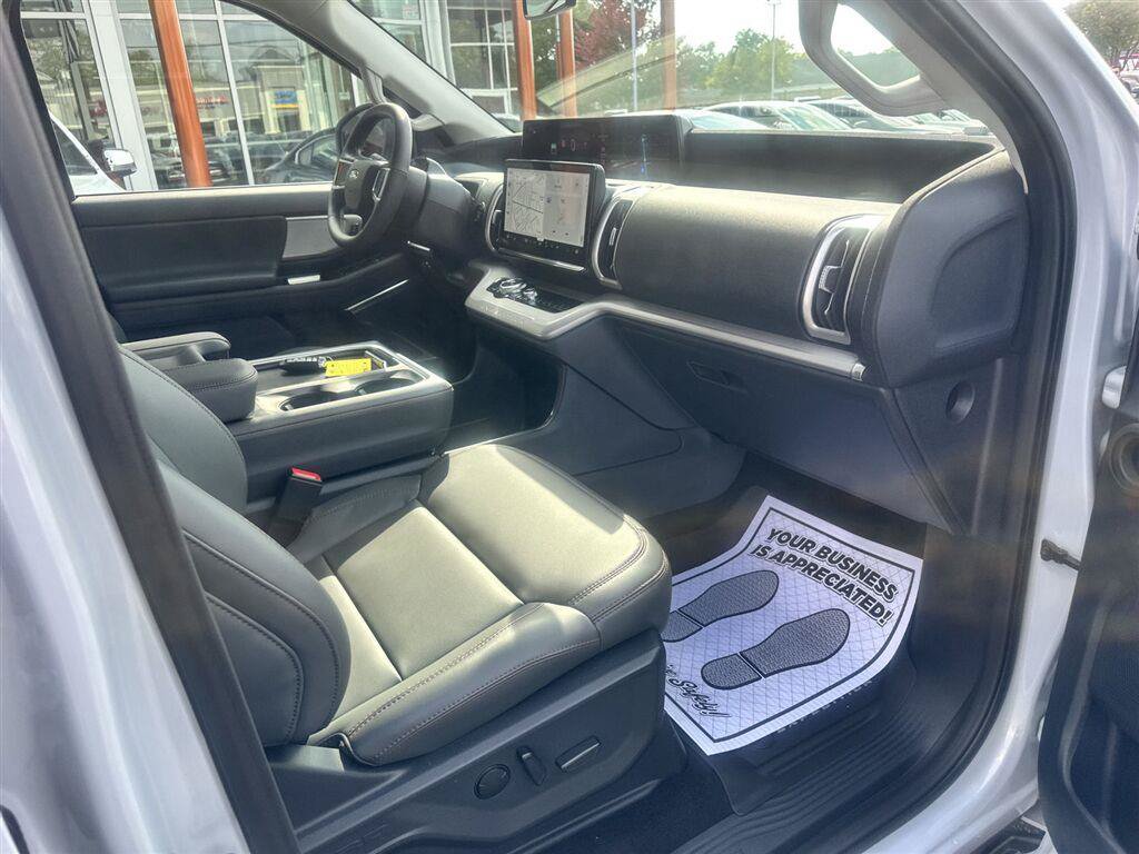 Used 2025 Ford Expedition Max Active AWD/4WD image 12