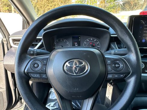 Certified 2025 Toyota Corolla LE image 21