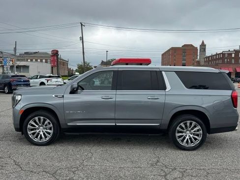 Used 2022 GMC Yukon XL Denali AWD/4WD image 3