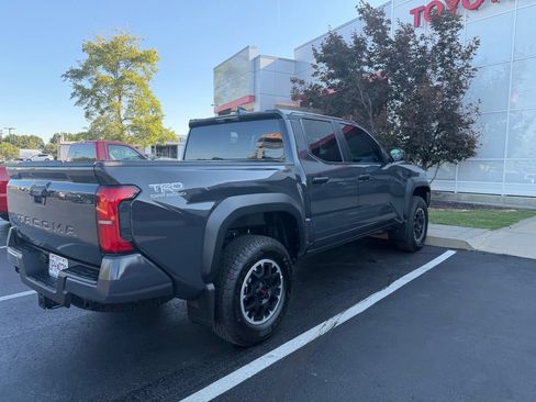 Used 2026 Toyota Tacoma TRD Off-Road AWD/4WD image 3