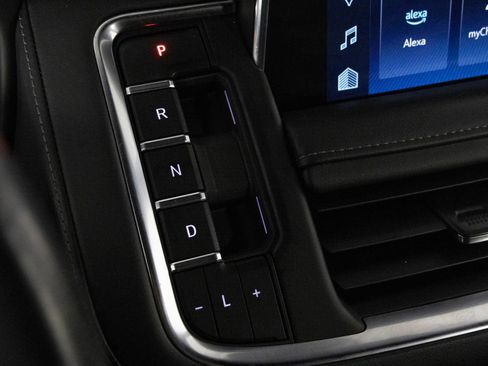 Used 2022 Chevrolet Suburban Z71 w/ Z71 Off-Road Package image 23