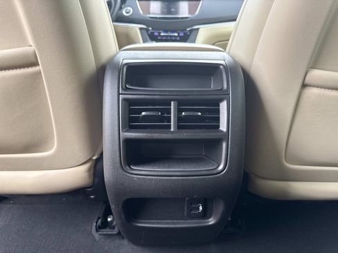 Used 2018 Cadillac XT5 Luxury w/ Driver Awareness Package AWD/4WD image 16