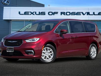 Used 2023 Chrysler Pacifica Touring-L