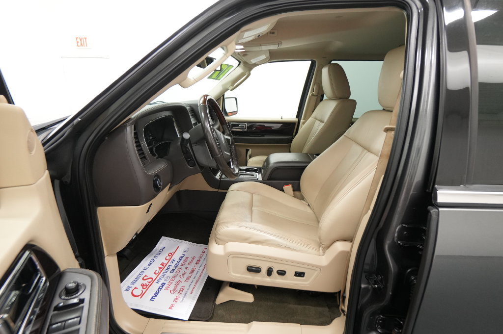 Used 2017 Lincoln Navigator Reserve AWD/4WD image 14