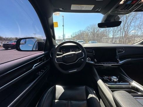 Used 2023 Jeep Wagoneer 4WD w/ Premium Group I image 18