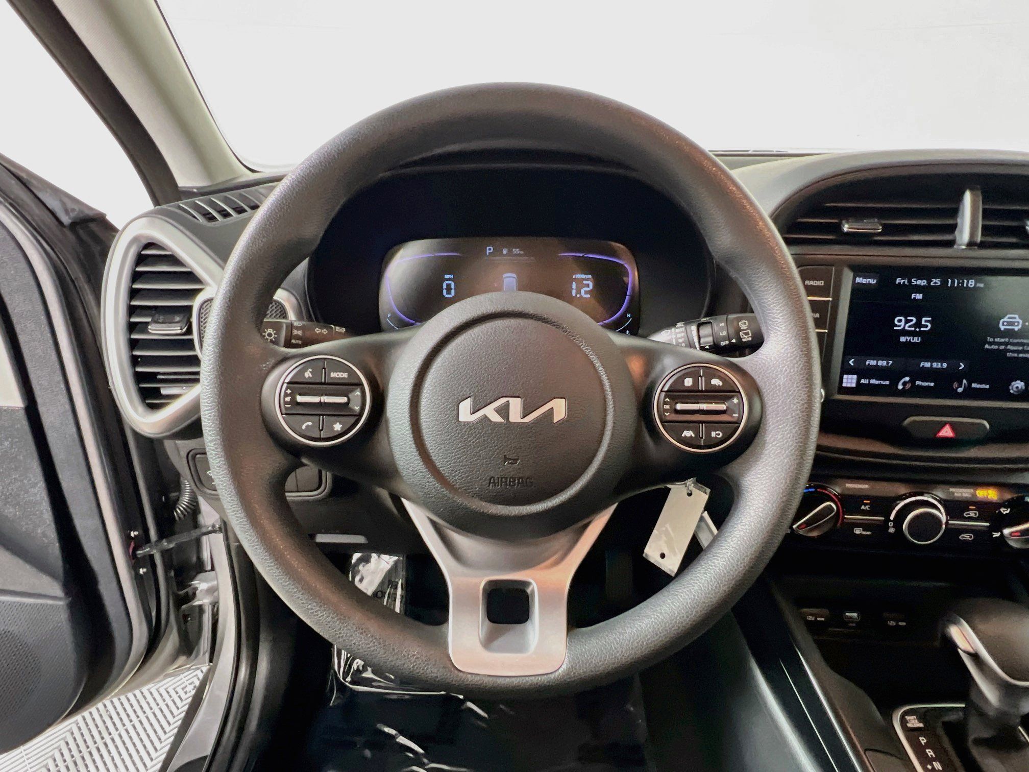 Used 2025 Kia Soul LX w/ LX Technology Package FWD image 18