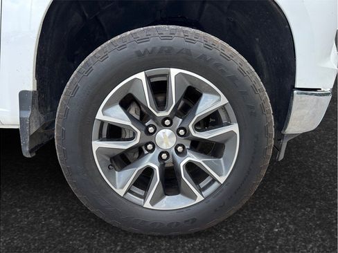 Used 2023 Chevrolet Silverado 1500 LT AWD/4WD image 13