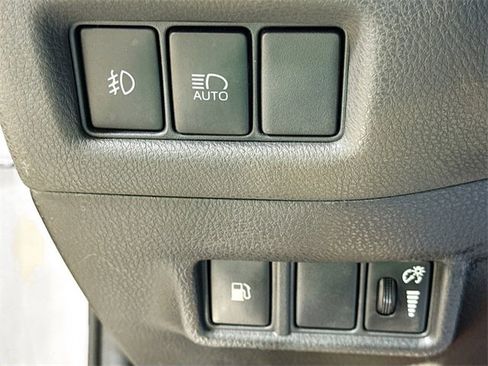 Used 2019 Toyota C-HR Limited image 10