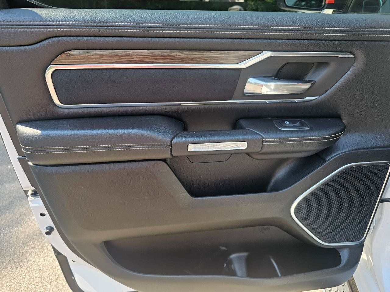 Used 2019 RAM 1500 Laramie AWD/4WD image 21