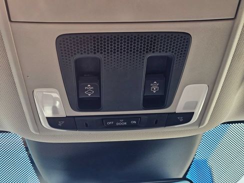 Used 2025 Honda Pilot Elite image 37