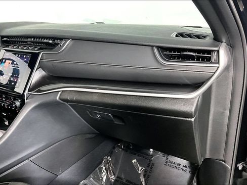 Used 2023 Jeep Grand Cherokee Altitude AWD/4WD image 16