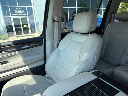 Certified 2024 Jeep Wagoneer 4WD w/ Premium Group I image 16