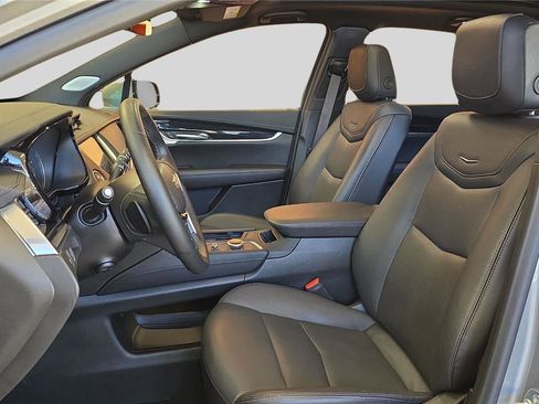 Used 2025 Cadillac XT5 Premium Luxury image 11