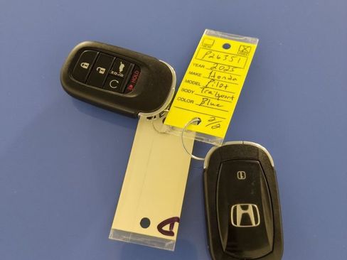 Used 2025 Honda Pilot TrailSport image 32
