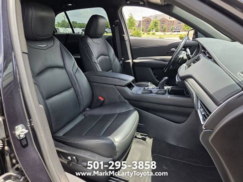 Used 2023 Cadillac XT4 Premium Luxury w/ Cold Weather Package AWD/4WD image 15