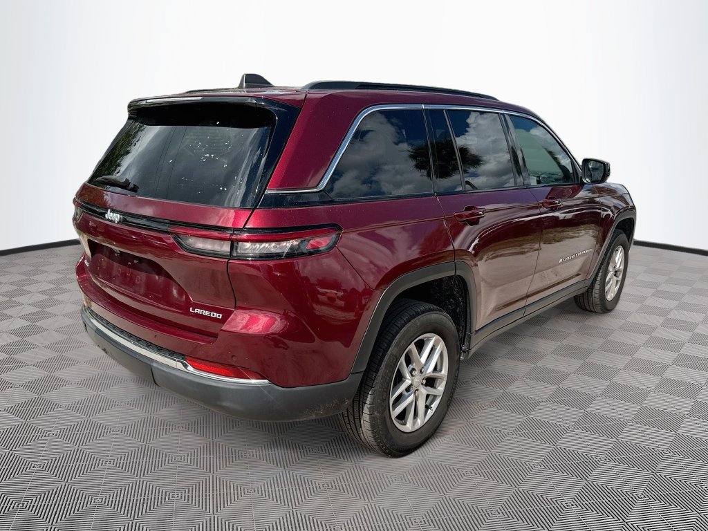 Used 2024 Jeep Grand Cherokee Laredo X AWD/4WD image 6
