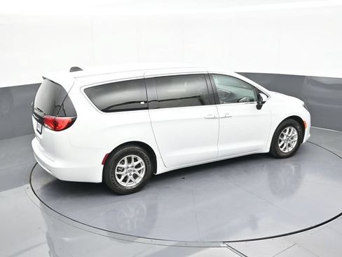 Used 2022 Chrysler Voyager LX FWD image 60