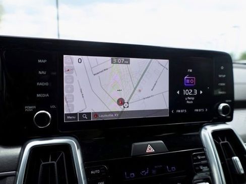 Certified 2022 Kia Sorento SX image 9