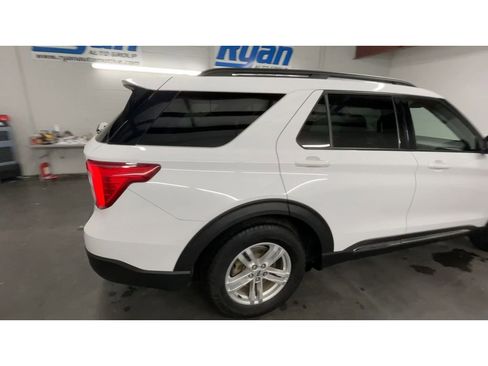 Used 2020 Ford Explorer XLT image 9