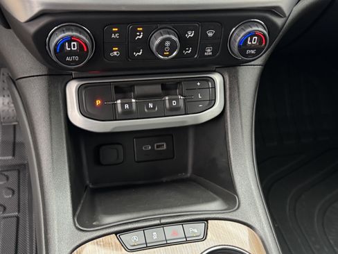 Used 2023 GMC Acadia SLE w/ Elevation Edition image 22