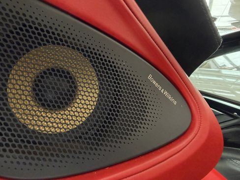 Used 2017 McLaren 570S RWD image 16