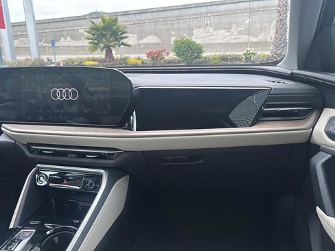 Used 2025 Audi Q5 Premium w/ Premium Plus AWD/4WD image 11