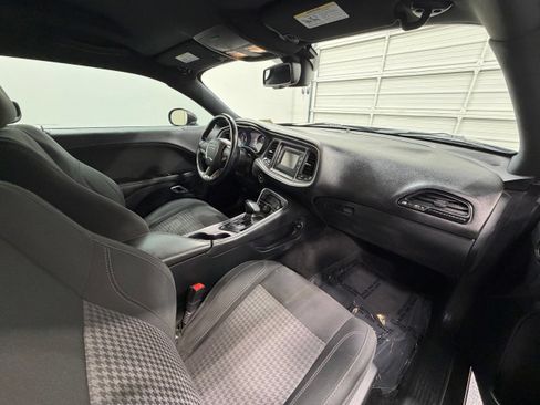 Used 2016 Dodge Challenger SXT RWD image 28