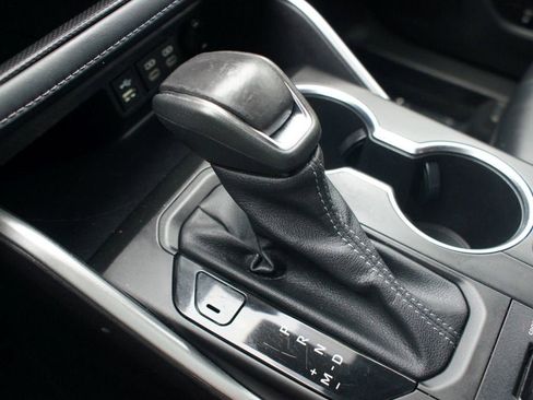 Used 2022 Toyota Highlander XLE image 12