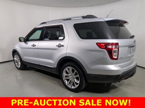 Used 2014 Ford Explorer XLT w/ Equipment Group 202A image 5