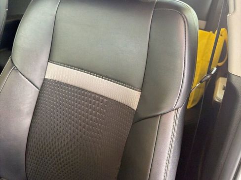 Used 2012 Toyota Camry SE FWD image 5