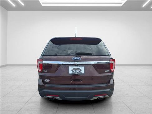 Used 2019 Ford Explorer XLT AWD/4WD image 9