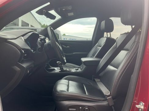 Used 2022 Chevrolet Traverse RS FWD image 16