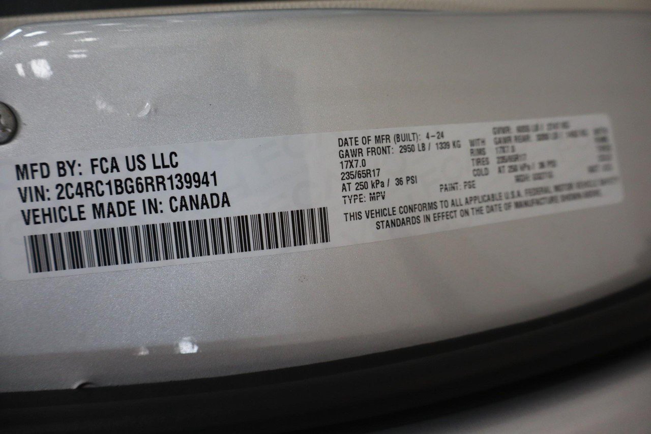 Used 2024 Chrysler Pacifica Touring-L FWD image 31