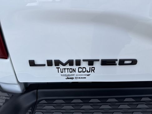 New 2025 RAM 2500 Limited image 21